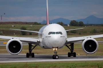 A6-ECF_B777-300_Emirates_front_28413422643829.png