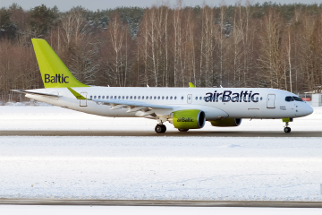 Air_Baltic2C_YL-CSA2C_Bombardier_CS300_28306098376.png