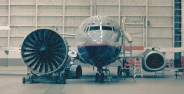 GE-90-Fanblades-Vs-737.jpg